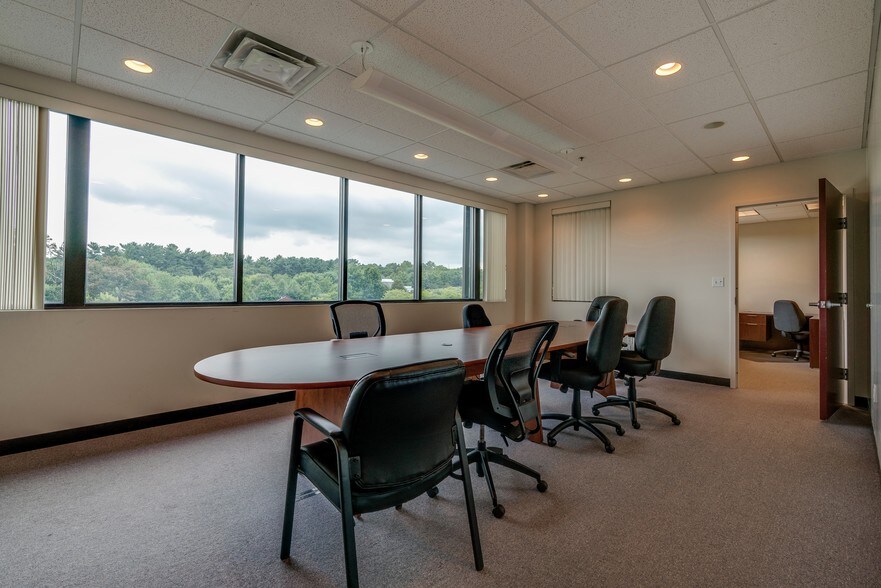 More Photos Of 6000 Brooktree Rd, Wexford Office For Lease