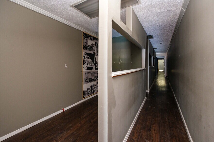 More Photos Of 30 S Main St, Harrisonburg General Retail For Sale