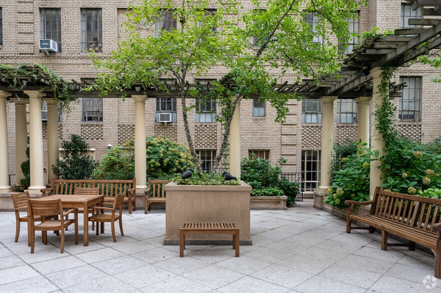 More Photos Of 353 W 56th St, New York Apartments For Sale