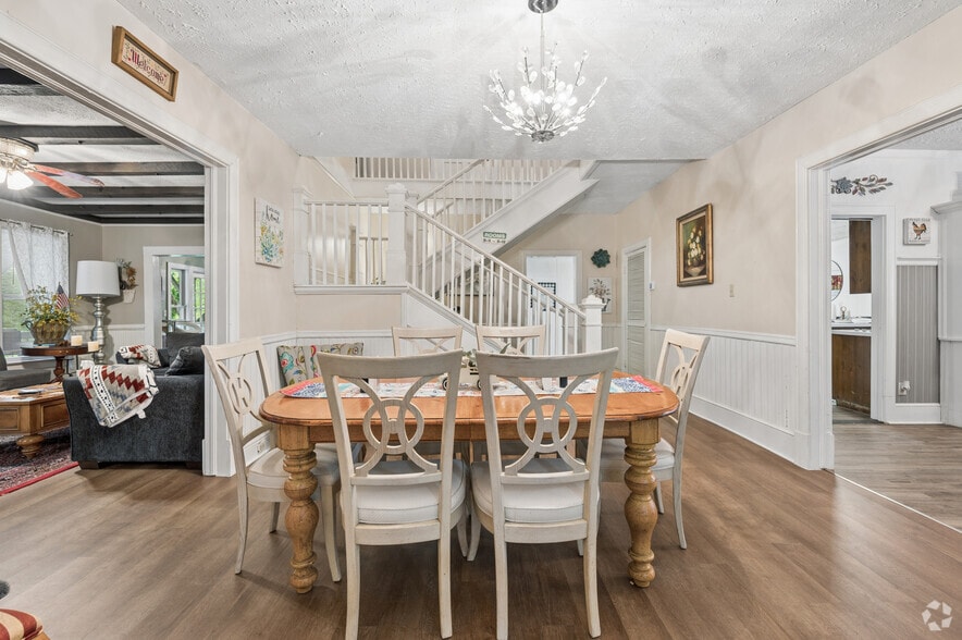 More Photos Of 43 Europe Ln, Clayton Apartments For Sale