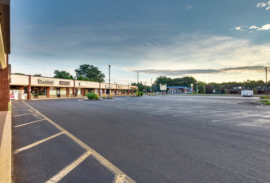 More Photos Of 945 Cromwell Ave, Rocky Hill Storefront For Lease