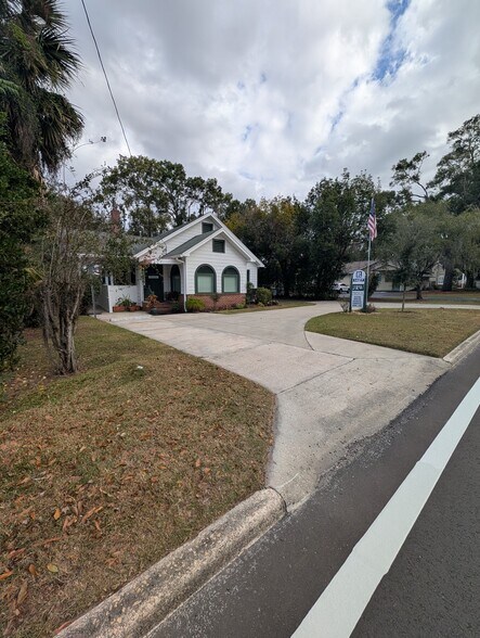 More Photos Of 1427 E Fort King St, Ocala Flex For Sale