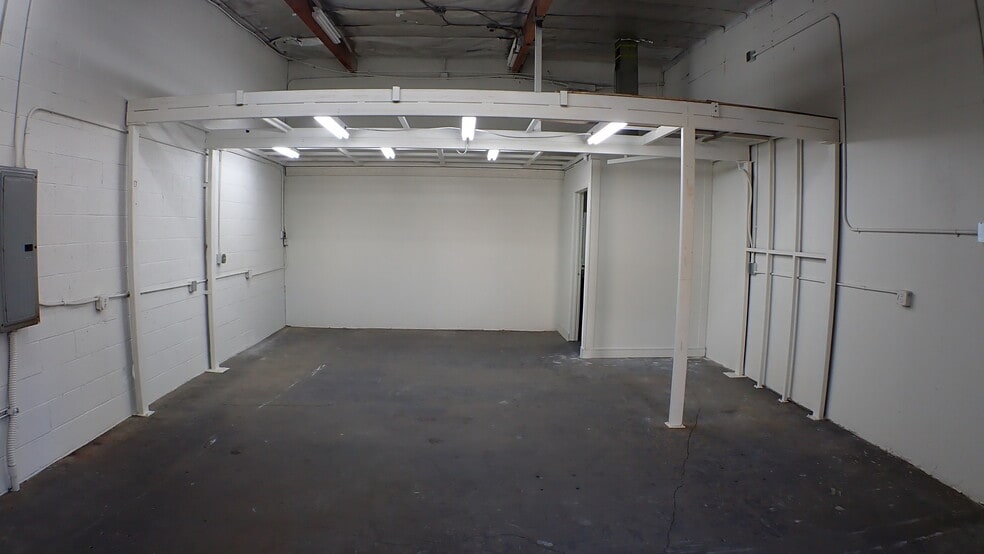 More Photos Of 12770 Pierce St, Pacoima Warehouse For Lease