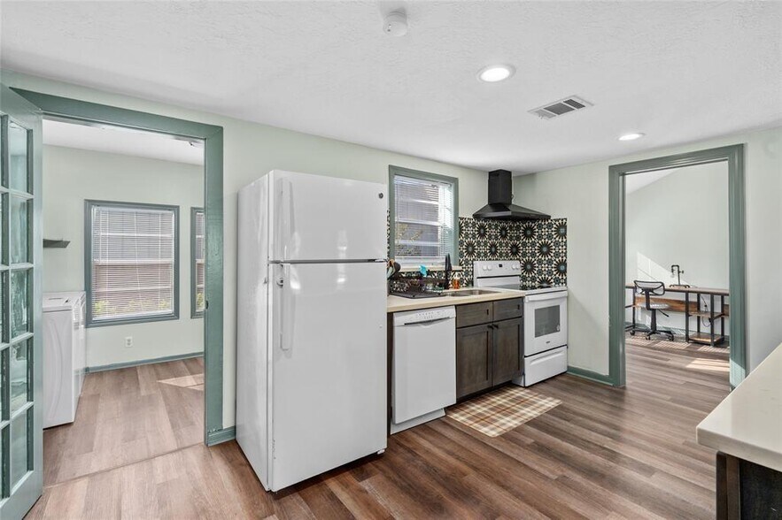 More Photos Of 1118 W 21st St, Houston Office For Sale