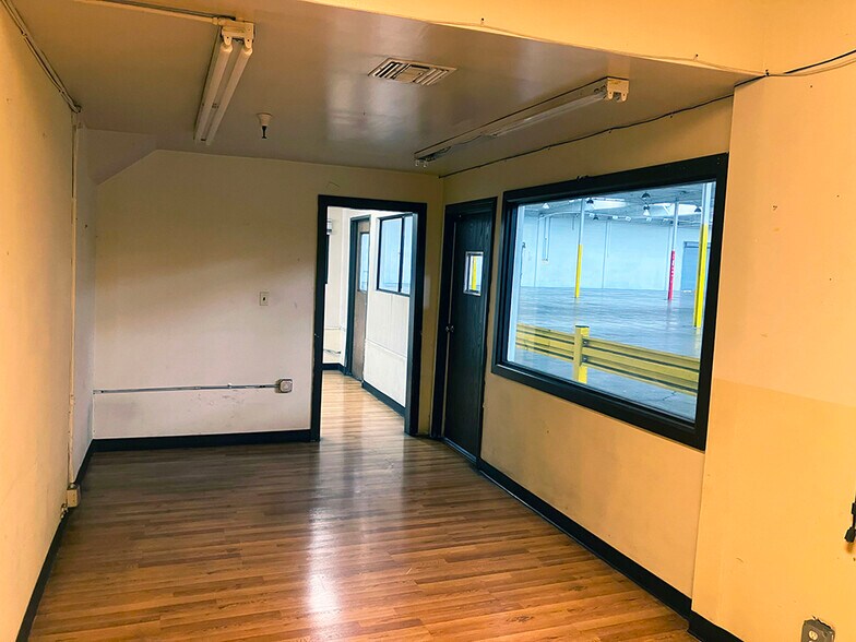 More Photos Of 4615 Alcoa Ave, Vernon Manufacturing For Lease