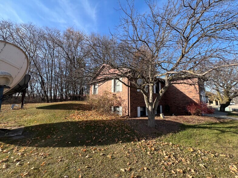 More Photos Of 1444 E Green Bay St, Shawano Office For Lease