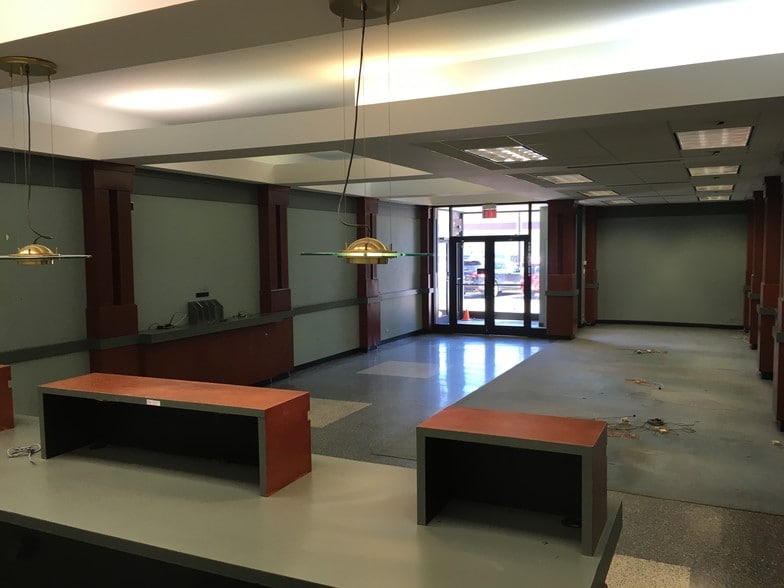 More Photos Of 909-929 Ridge Rd, Wilmette Unknown For Lease