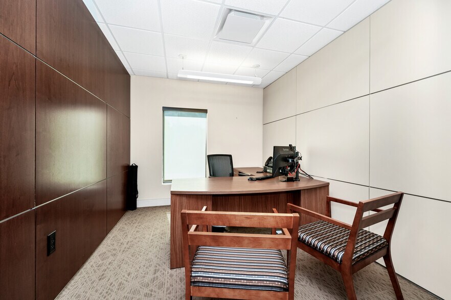 More Photos Of 1601 W Colonial Dr, Orlando Office For Lease