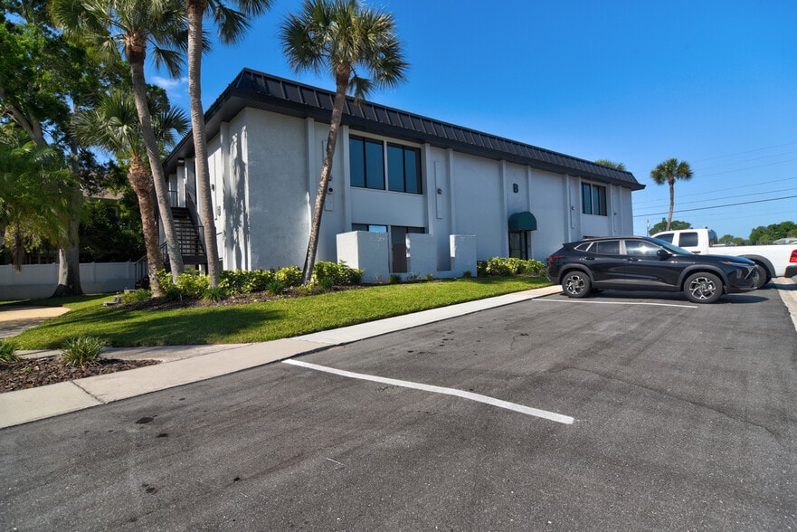 More Photos Of 12945 Seminole Blvd, Largo Office For Lease
