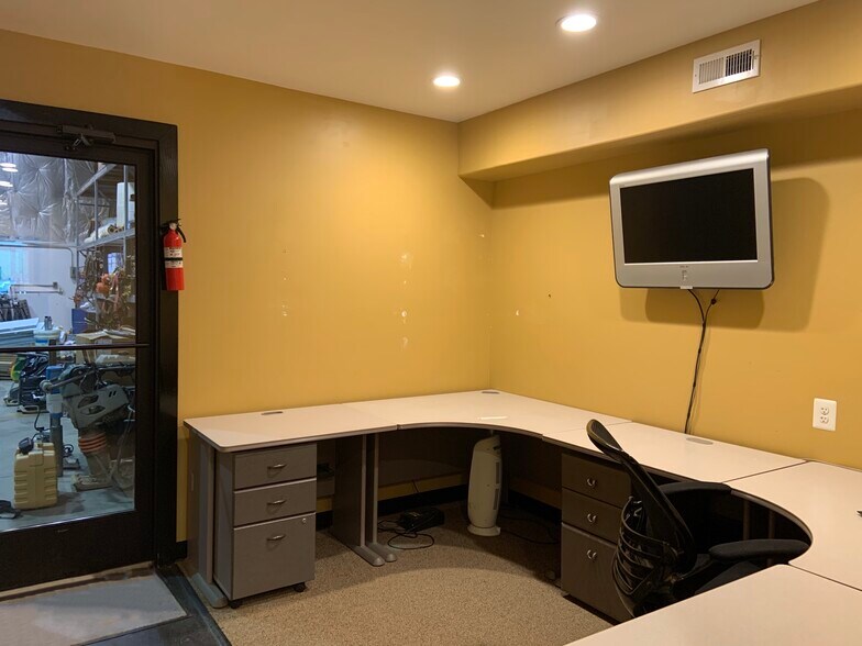 More Photos Of 37224 E Richardson Ln, Purcellville Warehouse For Sale