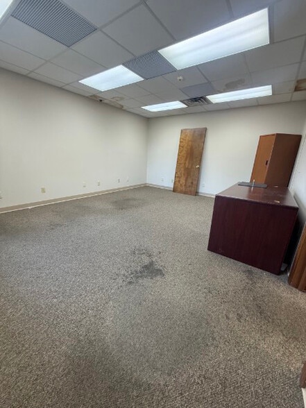 More Photos Of 601 6th Ave, Huntington Office For Sale