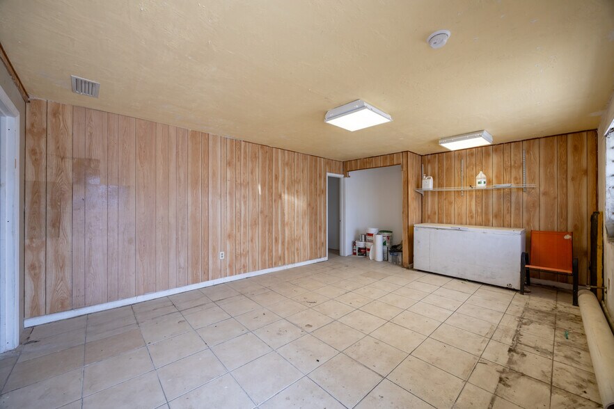 More Photos Of 683 W 26th St, Hialeah Service For Sale