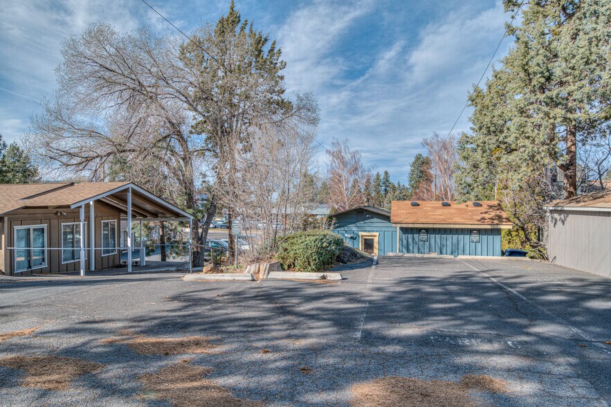 More Photos Of 525 NE Greenwood Ave, Bend Office For Sale