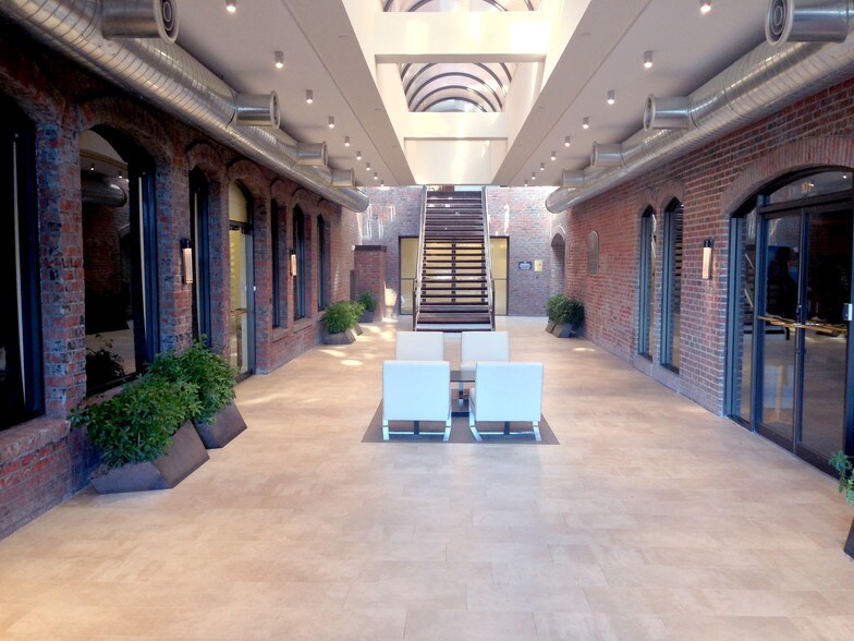 More Photos Of 3299 K St NW, Washington Office For Lease