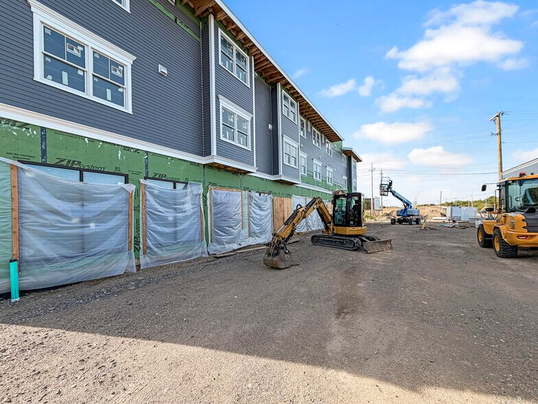 More Photos Of 3 Newburyport Tpke, Newbury Apartments For Lease