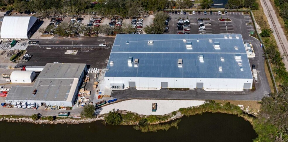 Primary Photo Of 8161 15th St E, Sarasota Manufacturing For Lease