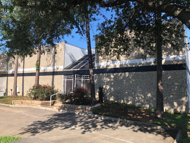 More Photos Of 6960 Ardmore St, Houston Warehouse For Sale
