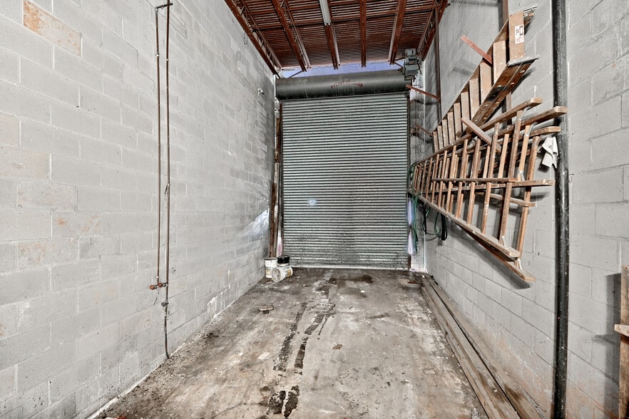 More Photos Of 5400-5402 Reisterstown Rd, Baltimore Light Distribution For Sale