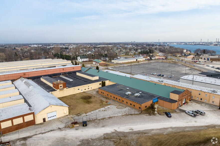 More Photos Of 2500 Moak St, Port Huron Unknown For Lease