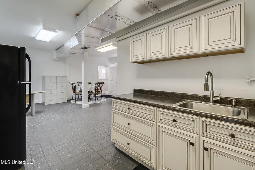 More Photos Of 507 Pass Rd, Gulfport Office For Sale