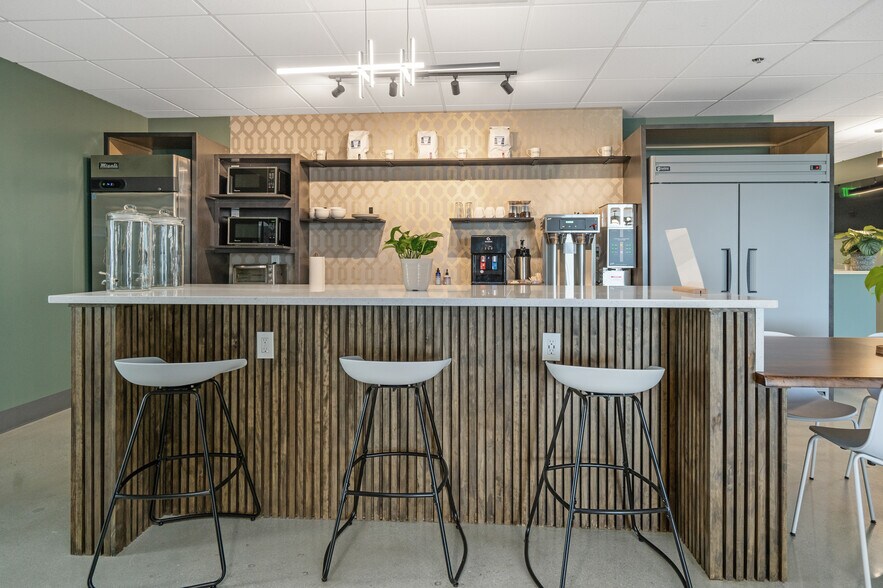 More Photos Of 200 W Towsontown Blvd, Towson Coworking Space