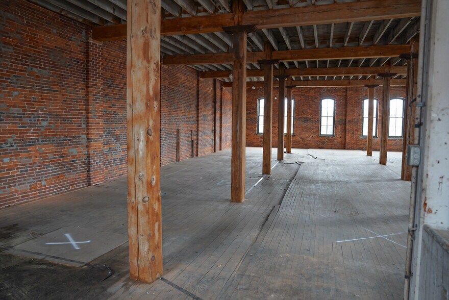 More Photos Of 160 N Main St, Mansfield Warehouse For Lease