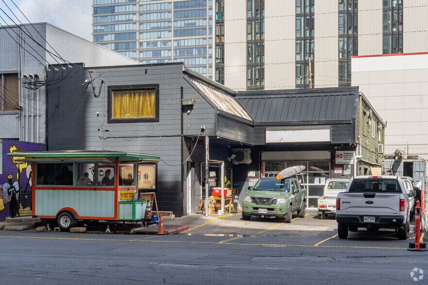 More Photos Of 1034 Queen St, Honolulu Storefront Retail Office For Lease