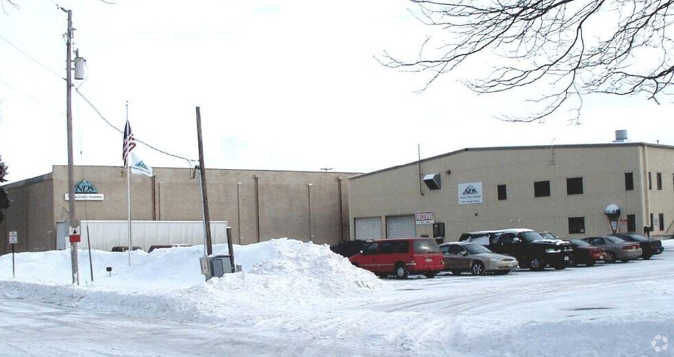 More Photos Of 1132 Lincoln St, Green Bay Warehouse For Sale