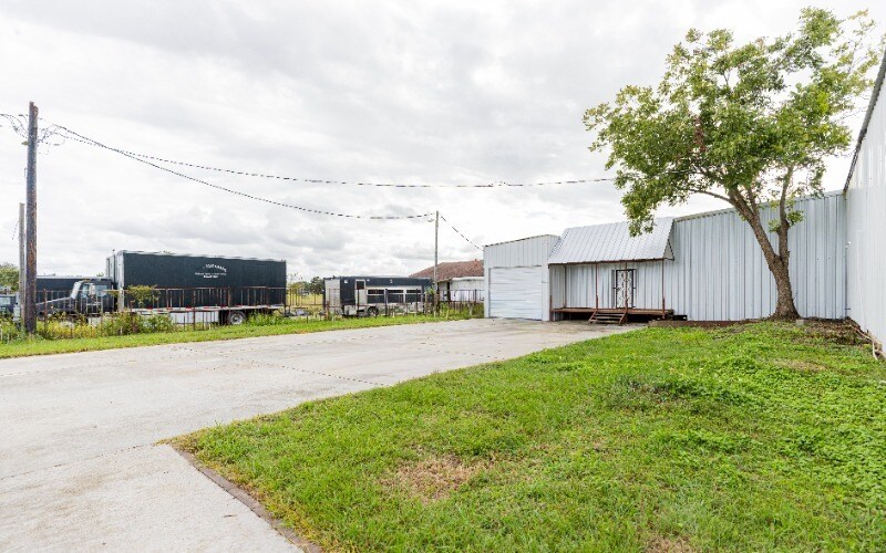 More Photos Of 4824 Pontchartrain Dr, Slidell Light Manufacturing For Sale