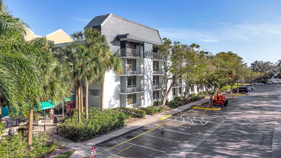 More Photos Of 2520 Stirling Rd, Hollywood Hotel For Sale