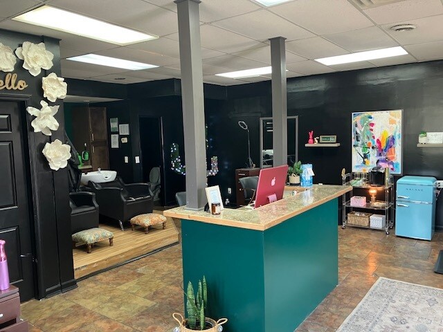 More Photos Of 3761 Teays Valley Rd, Hurricane Medical For Sale