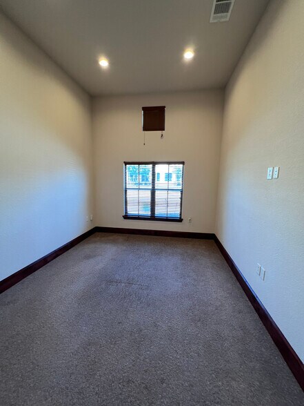 More Photos Of 2131 E Kirkwood Blvd, Southlake Office For Lease