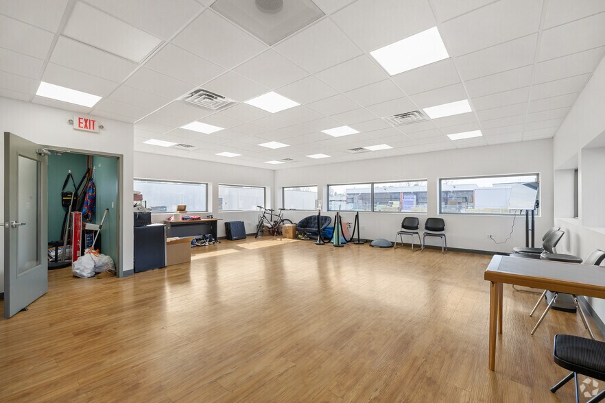 More Photos Of 252-262 Depot Rd, Milford Light Distribution For Lease