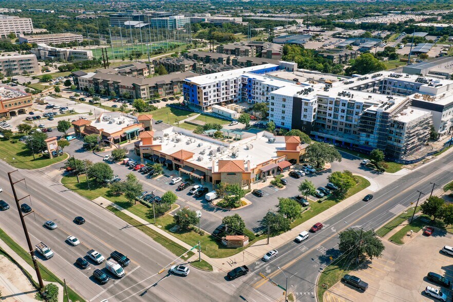 More Photos Of 11101 Burnet Rd, Austin Health Club For Lease