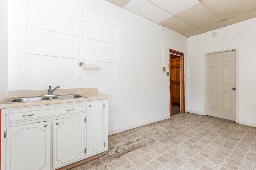 More Photos Of 50 N 4th St, Columbia Storefront Retail Residential For Lease