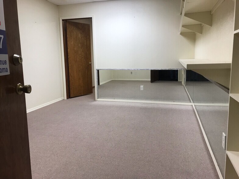 More Photos Of 1006 NW 47th St, Lawton Office For Sale
