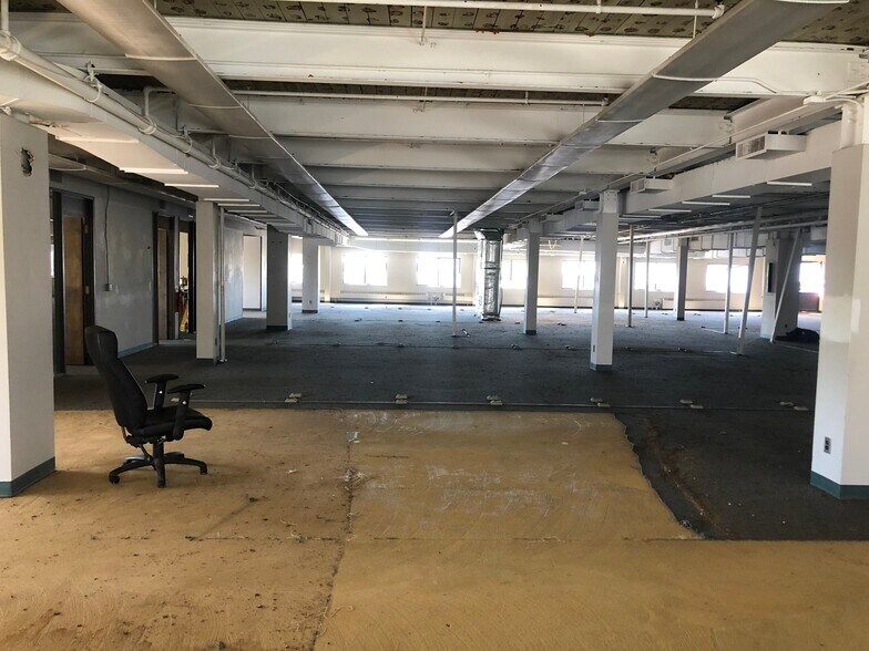 More Photos Of 15 Grumman Rd W, Bethpage Industrial For Sale