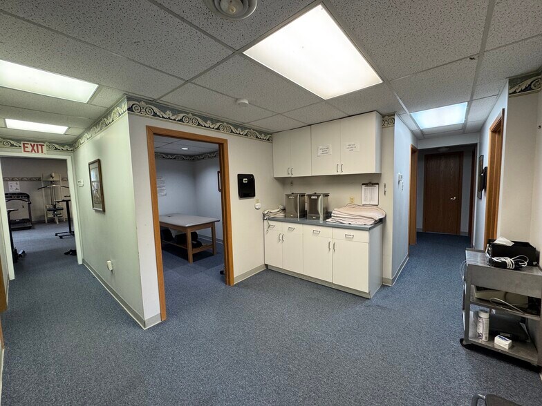 More Photos Of 3014 Leechburg Rd, New Kensington Office For Lease