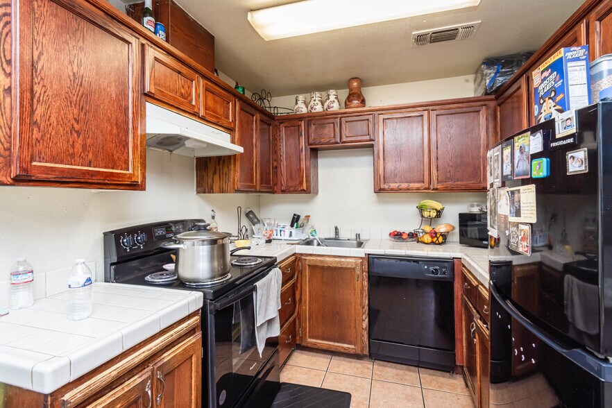 More Photos Of 2270-2280 Northview Dr, Sacramento Apartments For Sale