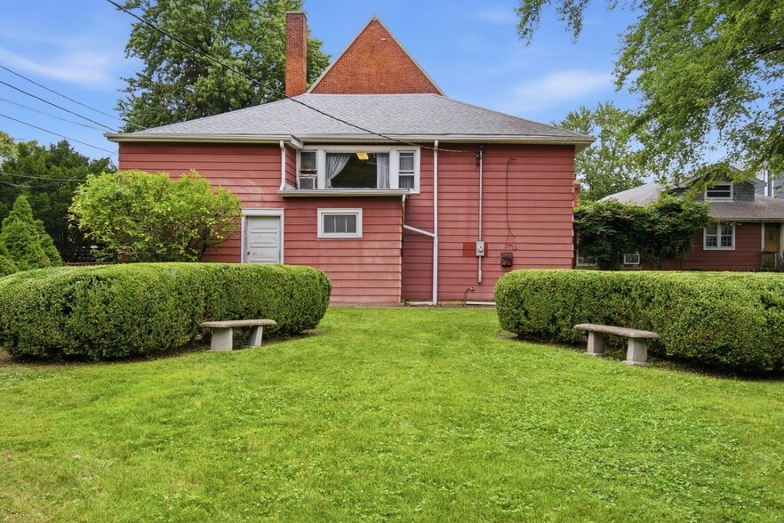 More Photos Of 6240 N Avondale Ave, Chicago Specialty For Sale