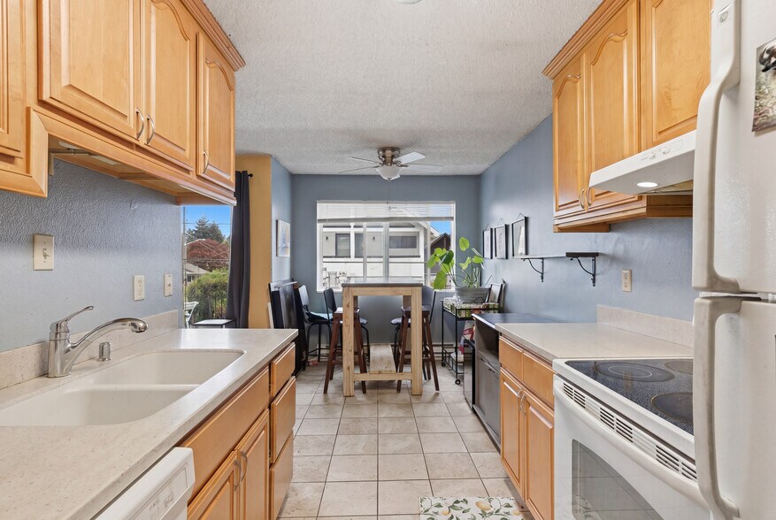 More Photos Of 5816 14th Ave NW, Seattle Apartments For Sale