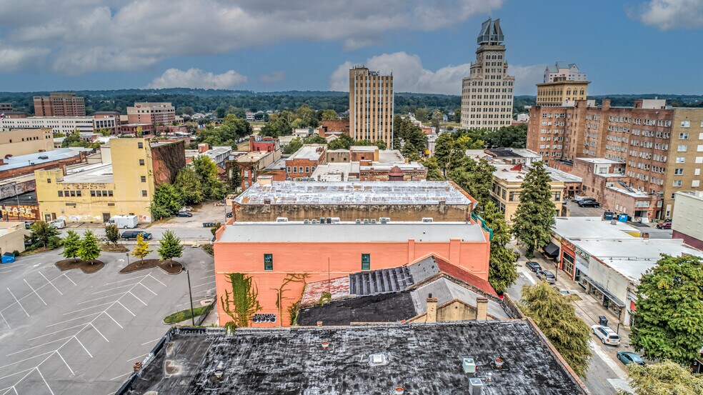 More Photos Of 305 8th St, Augusta Freestanding For Lease