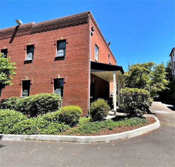 More Photos Of 18660 Sw Boones Ferry Rd, Tualatin Office For Lease