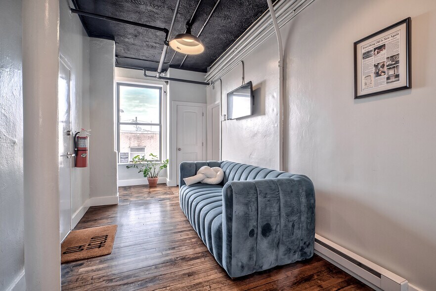 More Photos Of 8808 Rockaway Beach Blvd, Rockaway Beach Storefront Retail Office For Lease