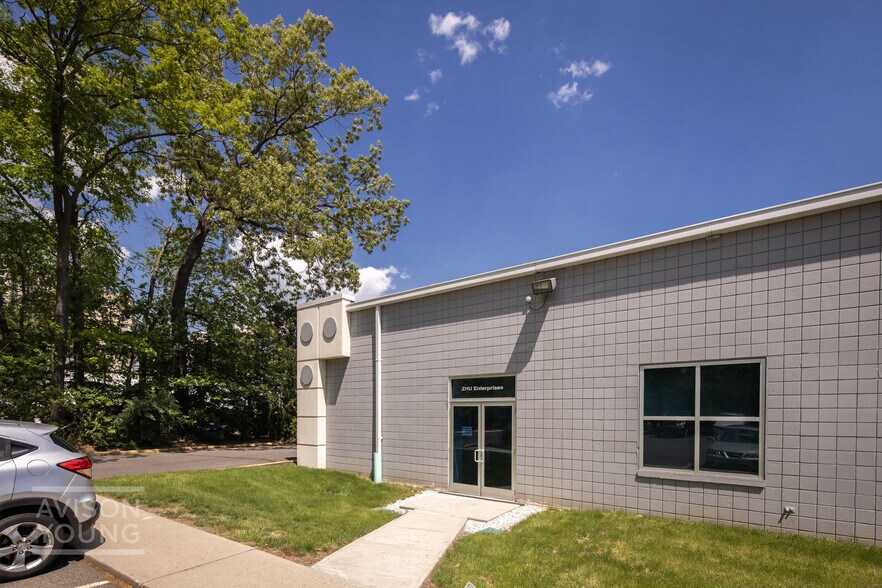 More Photos Of 1 Parrott Dr, Shelton Light Distribution For Sale