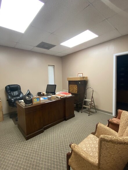 More Photos Of 2670 Highway 35 Byp S, Alvin Office For Sale