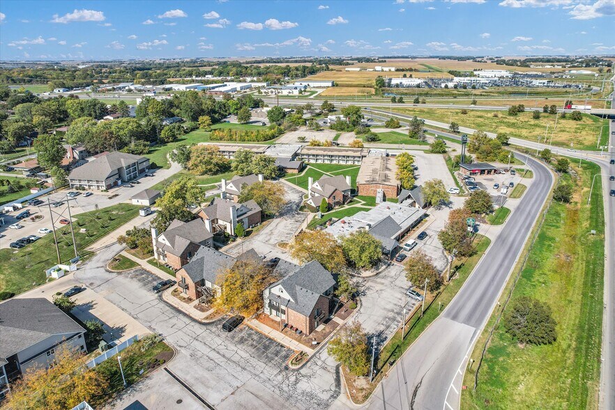 More Photos Of 1907 N Cunningham Ave, Urbana Hotel For Sale