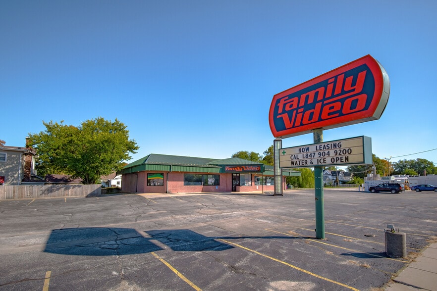 More Photos Of 509 N Main St, Monmouth Freestanding For Lease