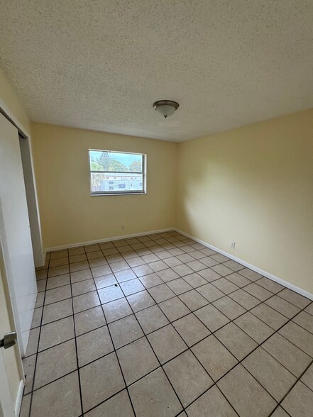 More Photos Of 927 S Pine St, Lake Worth Apartments For Sale
