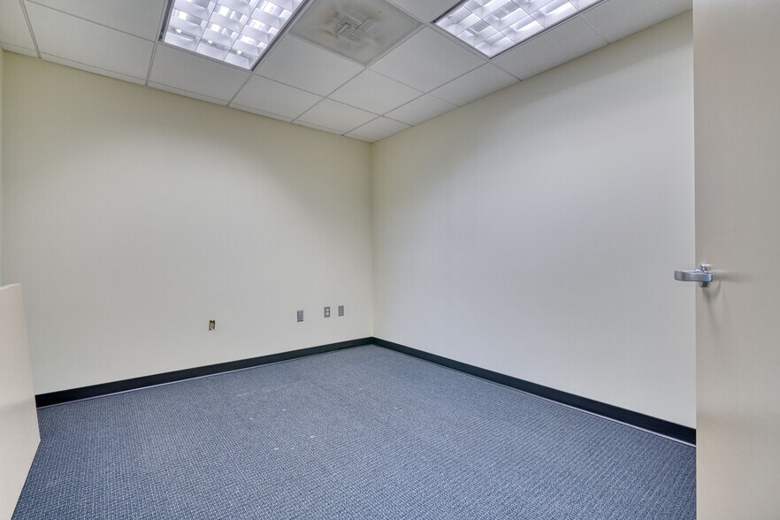 More Photos Of 438 N Frederick Ave, Gaithersburg Medical For Sale